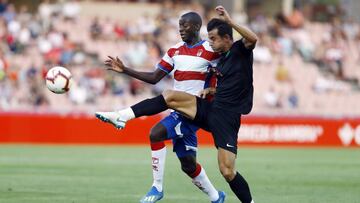 11-08 Trofeo Ciudad de Granada disputado en el Estadio Nuevo los Carmenes entre el Granada CF y el Mlaga CF. En la imagen Renato (Mlaga CF) y Adrian Ramos (Granada CF)