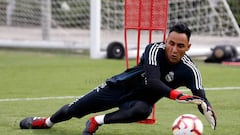 Real Madrid train without their 13 internationals