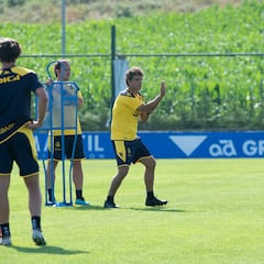 Las urgencias del Deportivo se trasladan al centro del campo