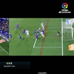 Polémica con récord del VAR: casi cinco minutos de consulta y gol anulado al Valladolid