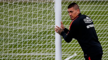 Futbol, entrenamiento de la seleccion chilena en San Pablo
Copa America 2019
El jugador de la selecciones chilena Nicolas Castillo es fotografiado durante el entrenamiento realizado en el centro deportivo Frederico Antonio Germano Menzen de San Pablo, Brasil.
26/06/2019
Andres Pina/Photosport
Football, Chile National team training session
Copa America Championship 2019
Chile's player Nicolas Castillo is pictured during training session held at the Frederico Antonio Germano Menzen sport center in Sao Paulo, Brazil.
26/06/2019
Andres Pina/Photosport