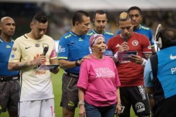 Las Águilas celebraron con un triunfo, un mosaico, un homenaje a sus delanteros históricos y un nuevo himno para el centenario.