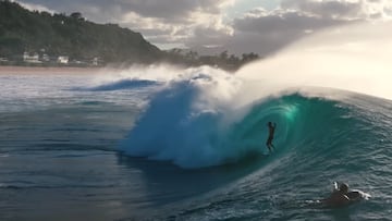 Ola rompiendo en Pipeline, Hawái