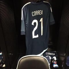 Correa llevó el escudo del Atleti en la espinillera con Argentina