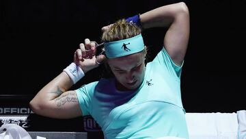 Svetlana Kuznetsova, en pleno corte de pelo.