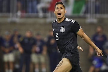 "El Titán" Salcedo es garantía en la central de la Selección Mexicana. El zaguero se está mostrando como uno de los líderes del Tri.