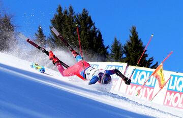 El eslovaco Martin Hyska sufrió una espeluznante caída en el eslalom gigante paralelo contra el francés Alexander Schimid en los Campeonatos del Mundo de esquí alpino, en Méribel (Francia). Incluso estuvo a punto de llevarse por delante a su oponente aunque, por fortuna, no llegaron a chocar y el accidente quedó solo en un susto. 