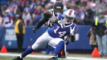 ORCHARD PARK, NY - NOVEMBER 27: Sammy Watkins #14 of the Buffalo Bills catches a pass during NFL game action against the Jacksonville Jaguars at New Era Field on November 27, 2016 in Orchard Park, New York.   Tom Szczerbowski/Getty Images/AFP
 == FOR NEWSPAPERS, INTERNET, TELCOS &amp; TELEVISION USE ONLY ==