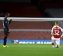 El Arsenal se arrodilla en contra del racismo… Y el Slavia se niega