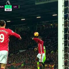 Ridículo penalti de Pogba que pone en ventaja al Liverpool