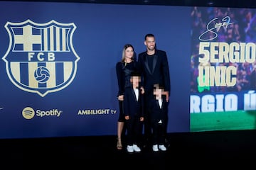 Busquets con su familia.