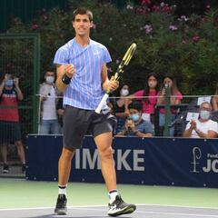 Otro paso de Alcaraz: vence a De Miñaur, 26º del mundo