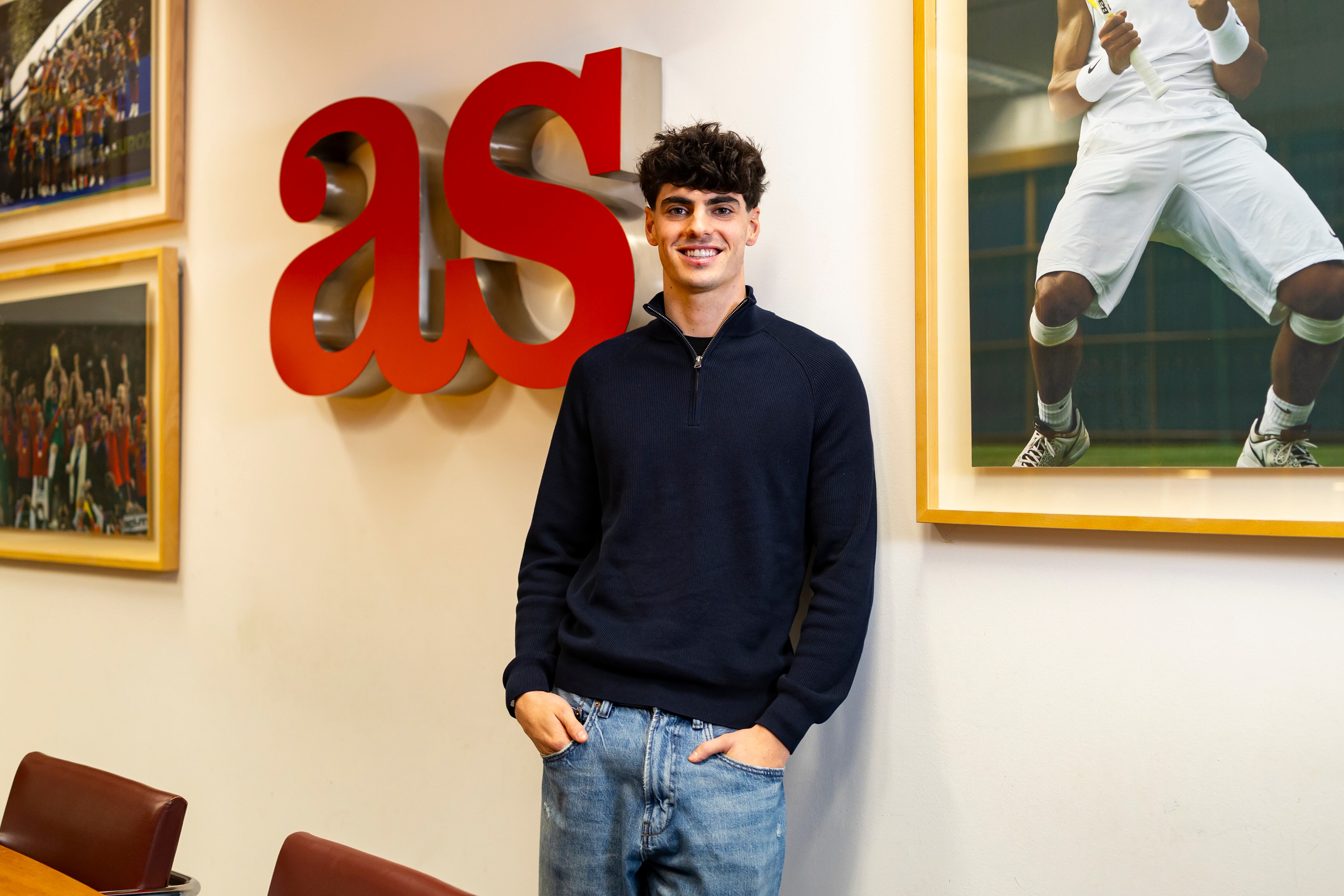 10/12/25 MOTOCICLISMO MOTOGP VISITA REDACCION DIARIOAS ENTREVISTA AL PILOTO FERMIN ALDEGUER 
 