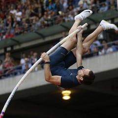 Lavillenie salta 5,92 en su debut al aire libre: mejor que nunca