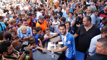 Dani Pacheco, durante su acto de presentación como nuevo jugador del Málaga en su Pizarra natal.