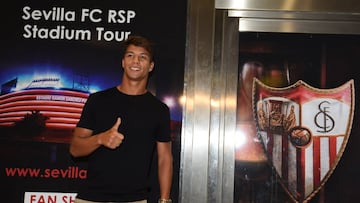 14/07/19 VIAJE Llegada de Oliver Torres Sevilla fc MONCHI PAISANO