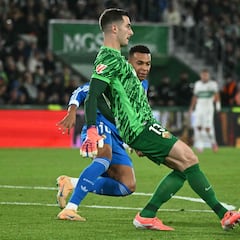 Iñaki Peña se desdice: de es un “lance del juego” a “es falta, estaba KO”