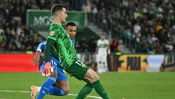 Real Madrid's French forward #10 Kylian Mbappe challenges Elche's Spanish goalkeeper #13 Inaki Pena during the Spanish league football match between Elche CF and Real Madrid CF at Martinez Valero Stadium in Elche on November 23, 2025. (Photo by JOSE JORDAN / AFP)
