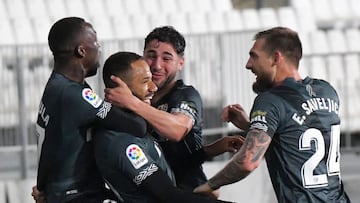 Bebé complica a un flojo Almería