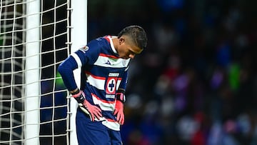 Kevin Mier of Cruz Azul during the 1st round match between Cruz Azul and Atlas as part of the Liga BBVA MX, Torneo Apertura 2024 at Olimpico Universitario Stadium on January 11, 2024 in Mexico City, Mexico.