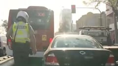 Taxista intenta evadir fiscalización en Estación Central, pero nunca se esperó esta reacción de Carabineros