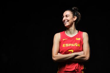 La alero del Valencia Basket es una de las mejores jugadoras de baloncesto de España. Es internacional absoluta desde 2008. En su haber tiene 2 medallas de oro y 1 plata en los Europeos, 1 plata en el Mundial y otra en los JJOO de 2016 entre otras. A nivel club tiene 4 Euroligas con el Ekaterimburgo ruso, 1 Euroliga con Avenida Salamanca y otra con el Galatasaray. 