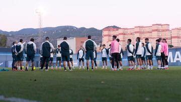 Charla de Funes al grupo.