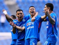 Soccer Football - Liga MX - Cruz Azul v Atletico San Luis - Estadio Cuauhtemoc, Puebla, Mexico - March 7, 2026 Cruz Azul's Andres Montano celebrates scoring their third goal with Gabriel Fernandez and Carlos Rodriguez REUTERS/Eloisa Sanchez