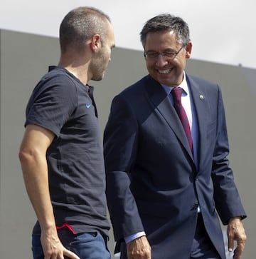 Andrés Iniesta y Josep Maria Bartomeu.