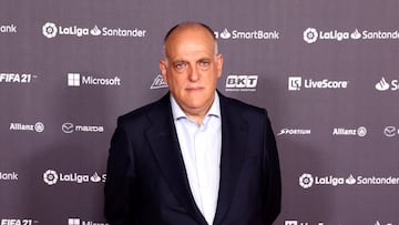 MADRID, 30/07/2021.- El presidente de LaLiga, Javier Tebas, este viernes durante el photocall de la gala de Campeones de LaLiga que se celebra en el Museo Reina Sof&iacute;a de Madrid. EFE/ Kiko Huesca