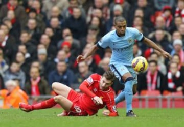 Fernandinho protagonizó un duro "encontrón" con Kompany. Pellegrini debió intervenir.