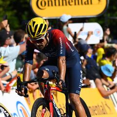 Daniel Felipe Martínez se desploma en el Tour de Francia