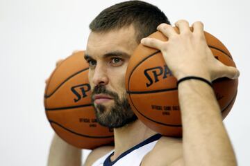 Pivot de los Grizzlies desde 2008 hasta la actualidad, fue seleccionado en segunda ronda del draft por Los Angeles Lakers en 2007. Los de Memphis se hicieron con sus derechos en 2008 en una operación que llevaría a Pau al equipo angelino. En 2013 fue nombrado Mejor Defensor del Año de la NBA, convirtiéndose así en el primer jugador europeo en recibir dicho galardón.