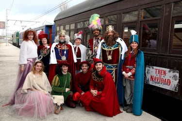 El tren de los Reyes Magos parte desde Príncipe Pio. Es una hora y diez minutos de recorrido. En el viaje, que llega hasta Torrelodones, lo más pequeños podrán hacer actividades, juegos, habrá animaciones y lo más importante: Melchor, Gaspar y Baltasar recogerán las cartas de los más pequeños y escucharán sus peticiones. Del 21 de diciembre al 5 de enero. 
