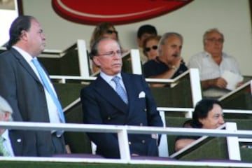 Ruiz-Mateos en el palco del Rayo en 2006.