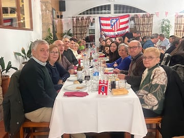 Asistentes en la cena de VIII aniversario de la pe?a atltica Arenas Valdeolivas. 