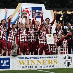 Iniesta y Villa se coronan emperadores en Japón