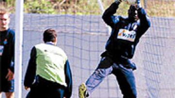 <B>N'KONO, EN PLENO ESFUERZO.</b> La imagen refleja un momento del entrenamiento de NKono.