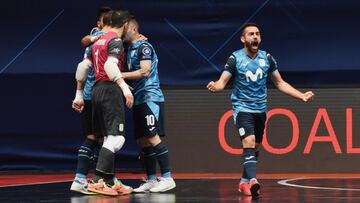 Cecilio celebra uno de los goles del Movistar Inter ante el Ugra.