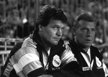 Toshack llegó al Real Madrid en 1989. En su primera temporada ganó la Supercopa de España y la Liga. Pero a la temporada siguiente y únicamente transcurridos 11 partidos fue destituido. En su segunda etapa estuvo 264 días sentado en el banquillo del Real Madrid siendo relevado por Vicente del Bosque finalmente. 