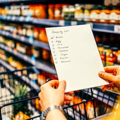 Si escribes la lista de la compra en papel en lugar de usar tu teléfono, la psicología dice que tienes estos rasgos distintivos