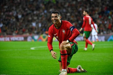 Portugal's forward Cristiano Ronaldo (L) reacts during the UEFA Nations League, League A, Group 1 football match between Portugal and Poland at the Dragao stadium in Porto, on November 15, 2024. (Photo by Miguel RIOPA / AFP)