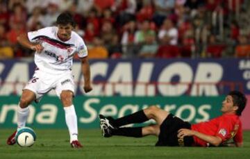 1984-2007. Antonio Puerta, defensa del Sevilla, sufrió una parada cardiorrespiratoria en el primer partido de Liga contra el Getafe en el  minuto 28.  Falleció días después.