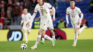 Cardiff (United Kingdom), 26/03/2024.- Robert Lewandowski of Poland in action during the UEFA EURO 2024 play-off between Wales and Poland in Cardiff, Britain, 26 March 2024. (Polonia, Reino Unido) EFE/EPA/KARA THOMAS
