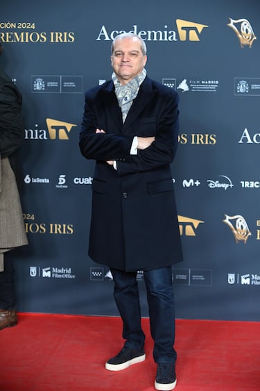 Ramón García posa en la alfombra roja de los Premios Iris 2024, los galardones organizados por la Academia de la Televisión.