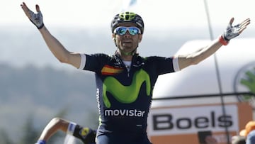 Alejandro Valverde celebra su victoria en la edici&oacute;n de 2016 de la Flecha Valona.