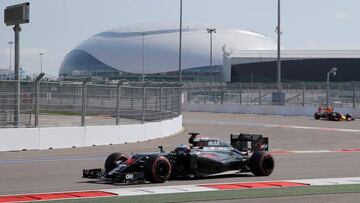 Fernando Alonso con el McLaren en Sochi.