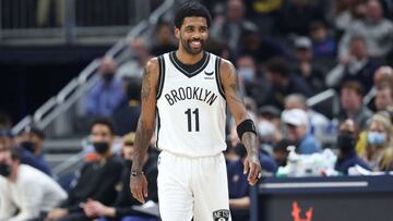 Según diversos medios, Kyrie podría disputar los partidos como local a cambio de pequeñas multas, que irán creciendo a medida que vaya jugando.