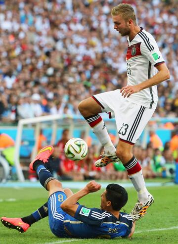 Enzo Perez y Christoph Kramer.