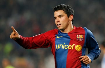 Saviola celebra un gol con la camiseta del Barcelona.